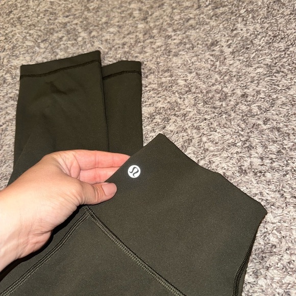 Women’s Lululemon Wunder Under Crop (High-Rise) *Full-On Luxtreme 21" Size 2 - Picture 10 of 15